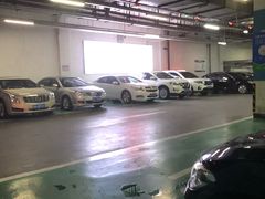 -万达广场菱角湖店-地面停车场