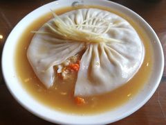 陈士荣蟹黄汤包-鸿运酒楼