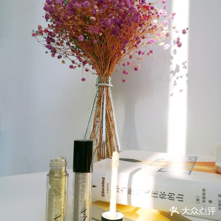 V  NEED  KISS   国货彩妆冲鸭[鸭子]