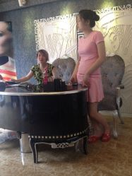 老板娘-克丽缇娜