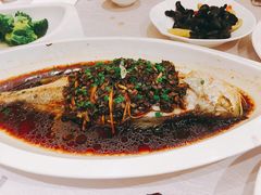 雪菜笋丝蒸大黄鱼-豫园万丽酒店-万丽轩中餐厅(河南南路店)