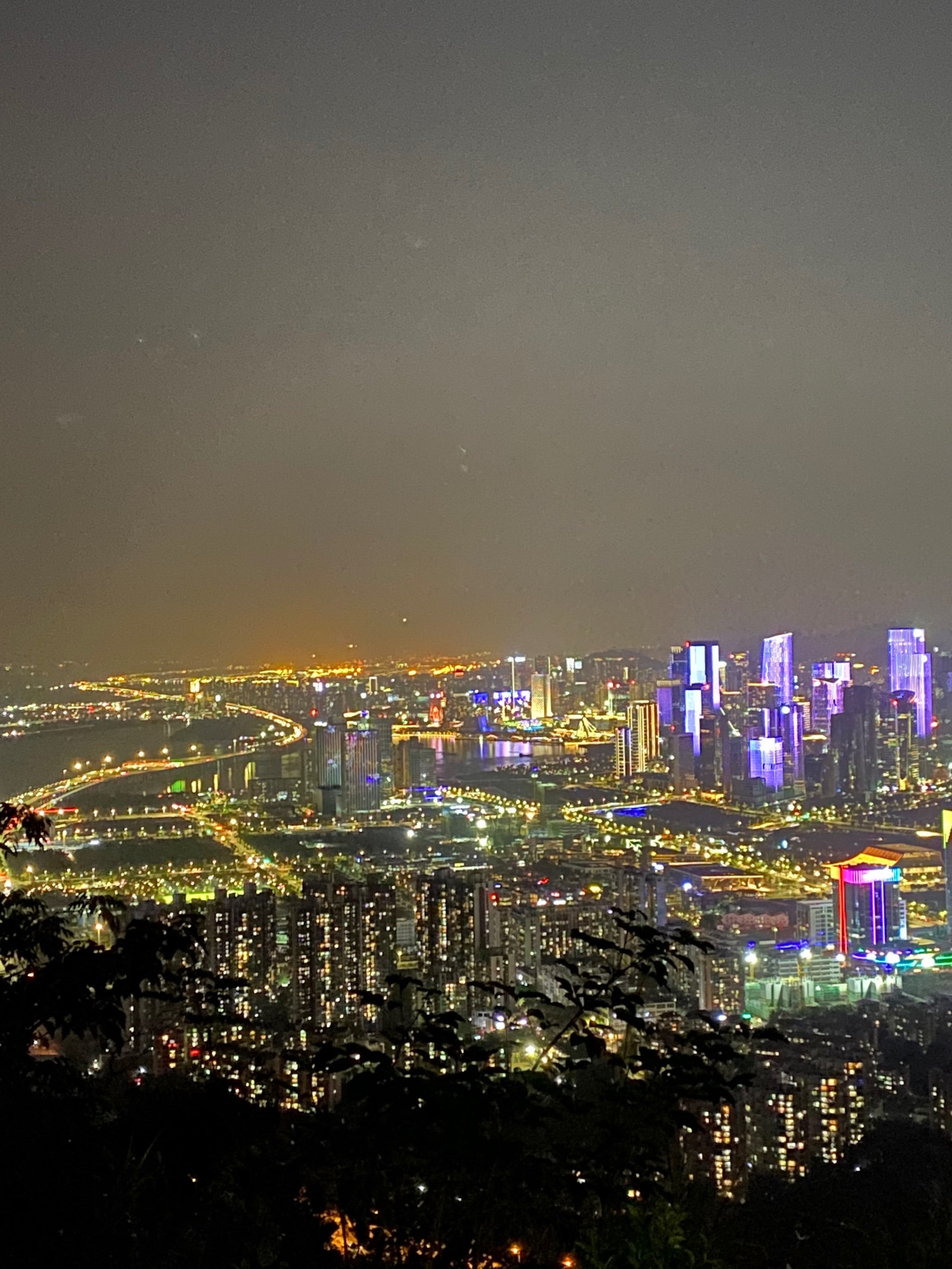 南山公园位于广东省深圳市南头半岛,主峰高