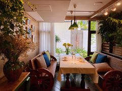 靠窗位-春暖花开(西溪店)