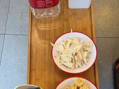 -毛辣果·贵州红酸汤牛肉火锅(西单店)