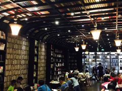 -钟书阁(松江泰晤士小镇店)