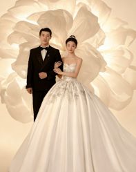 -喜爱高定婚纱摄影