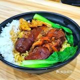 油亮亮的卤肉饭，真满足