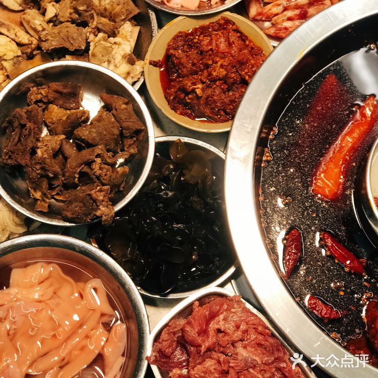 我在人广排队吃电台巷,你呢?