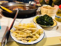 -赞花婆鲜兔辣卤火锅