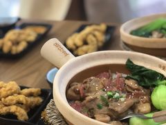 -煲仔皇腊味煲仔饭(经四万达店)