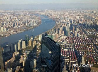 俯瞰上海 上海中心大厦高632米，外形好似一个吉他拨