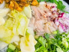 -鸿浩扒猪脚米线