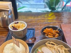 -银米·云南传统过桥米线(双廊黑金冠店)