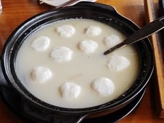 黄陂手打鱼丸汤-莲餐厅·湖北菜·潜江小龙虾店(愚园路店)