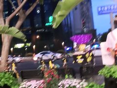 -何师烧烤·香辣蟹·川菜·30年老品牌(太古里旗舰店)