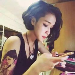 -天下皇剪新潇洒美容美发