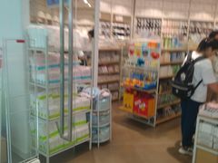 -名创优品(广州萝岗万达广场店)