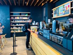 自助取餐区-星巴克(广州南站A18检票口楼上)