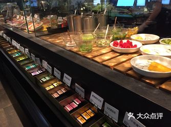环境不错室内外都有位子