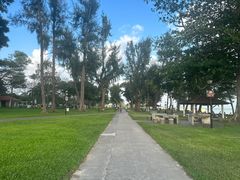 -东海岸人工湖美食村