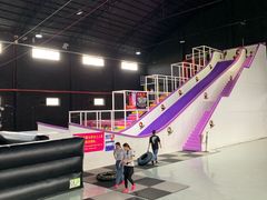-嘿哟动霸CHUA·新潮玩运动娱乐中心·蹦床滑冰团建乐园