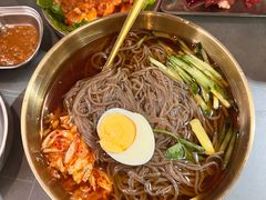 -围炉肉舍•炭烤活鳗•丹东海鲜烤肉(步行街店)