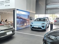 -上海浦东保时捷中心