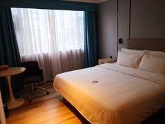 -深圳龙华大浪商业中心亚朵X酒店