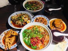 -爆炸头阿姨小四川正宗川味小吃(无任何分店)