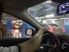 -环球港-停车场