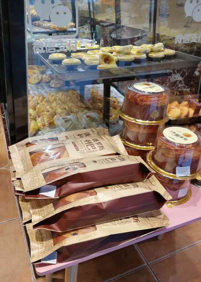 龙山村烘焙工坊(乔庄店)-"圣诞节了要有点仪式感,来买圣诞小蛋糕,刚.