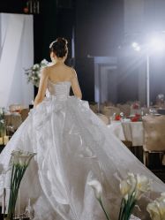 -伯瓷皇后婚纱艺术空间