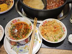 菌汤鸳鸯锅-沸炉重庆老火锅(军事博物馆店)