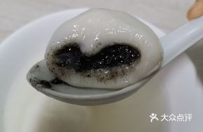 Sesame Glutinous Rice Balls