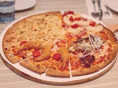 四合一巨大的披萨-必胜客(世欧广场店)