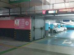 -港隆国际大厦-地下停车场