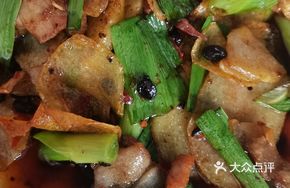 Potato Slices with Garlic Chives and Braised Pork
