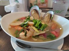 -Chom Cafe and Restaurant