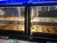 面包甜点陈列柜-帝企鹅自助餐厅•儿童岛•真企鹅(长隆企鹅酒店)