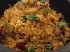 石锅牛肉酸菜-黄家饺子东北特色菜馆(湖滨商业街店)