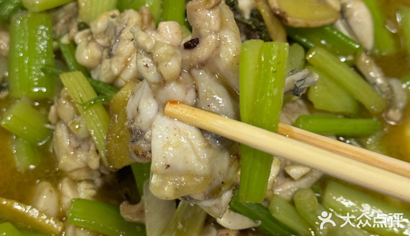 带大家参观下我们的河边小食堂