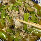 带大家参观下我们的河边小食堂