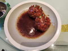 鸭蛋黄狮子头-梅飞酒家(名辉豪庭店)