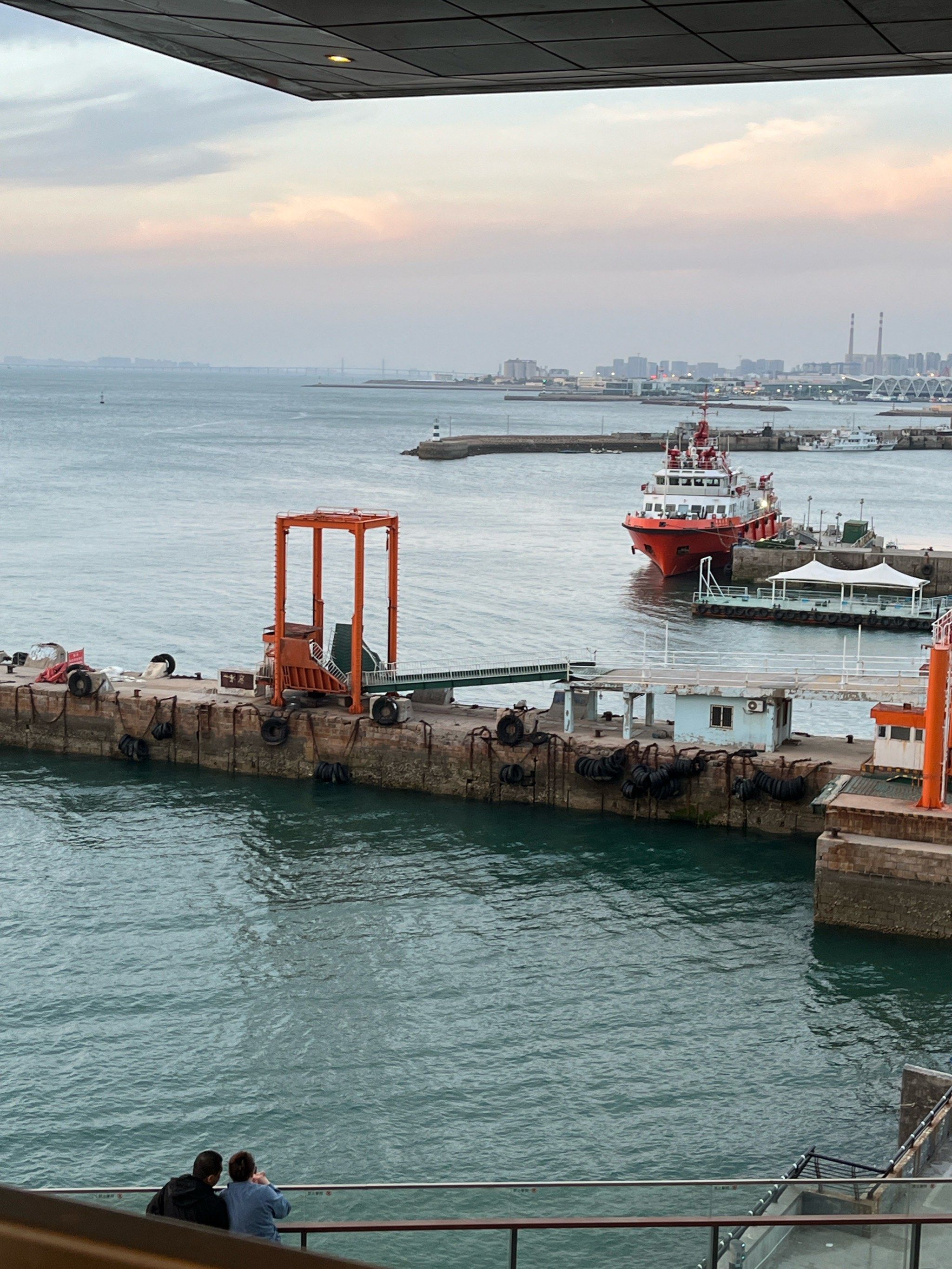 傍晚的港口美景真治愈