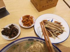 -镇南锅盖面馆(解放路店)