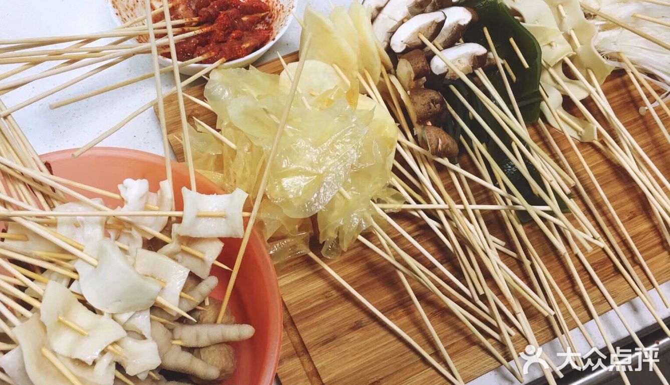 图片是我自己在家制作冷锅串串的过程
