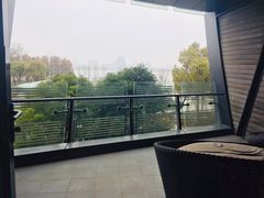 -上海滴水湖皇冠假日酒店