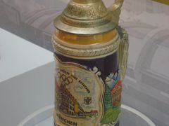 1972年奥运会高浮雕啤酒瓷盖杯-上海体育博物馆