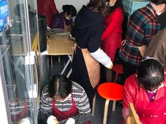 等位区-朱洪元苏式面馆(绿宝广场店)