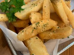 -Chom Cafe and Restaurant